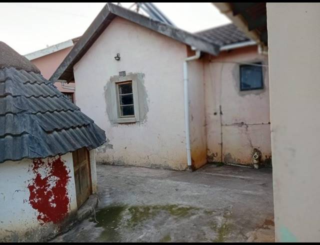 4 BEDROOM HOUSE FOR SALE IN NGWELEZANA